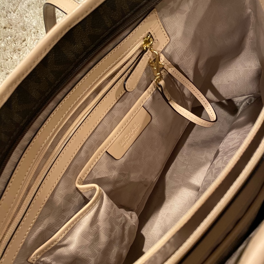 Michael Kors tote - Picture 5 of 8